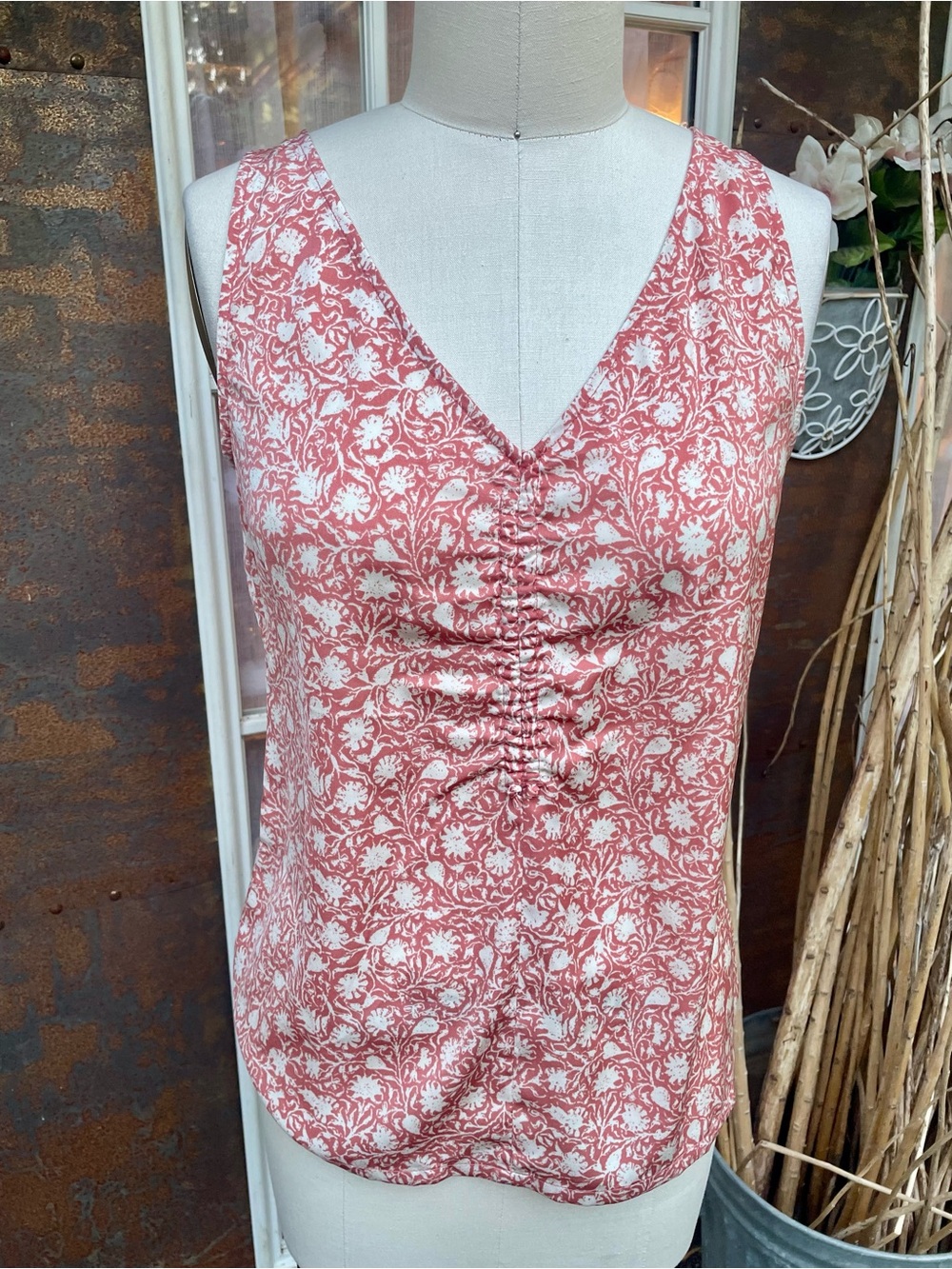 Melrose and Market Dusty Rose and White Floral Ruched V-Neck Tank